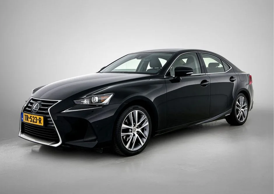 Lexus IS (2018) — foto 1