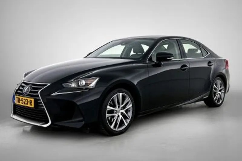 Lexus IS (2018)