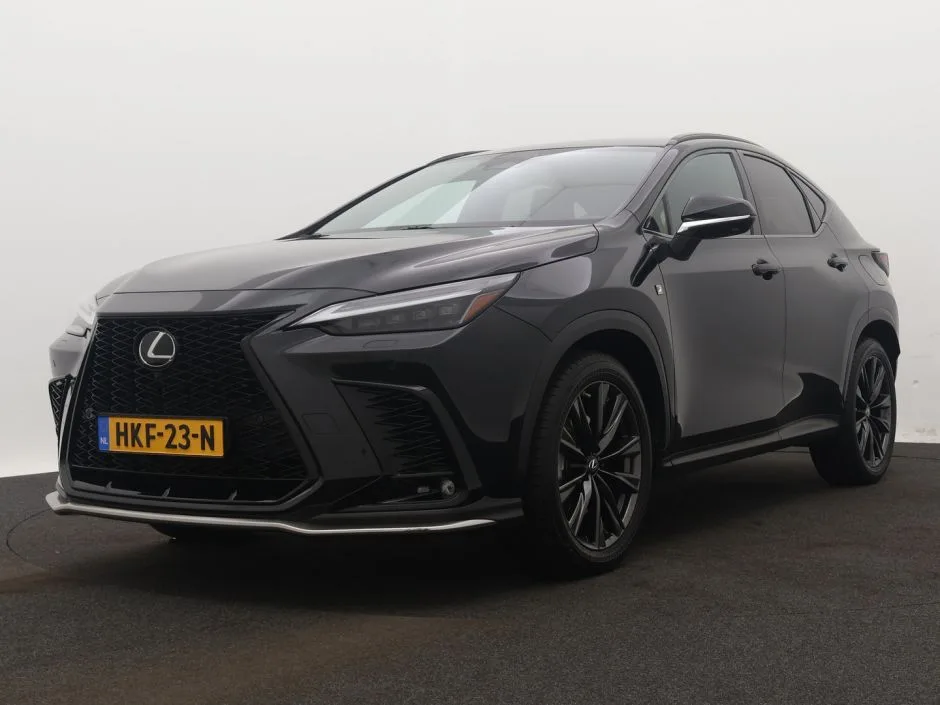 Lexus NX (2022) — foto 1