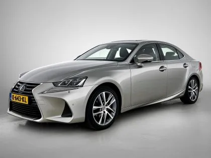 Lexus IS (2021) — foto 1