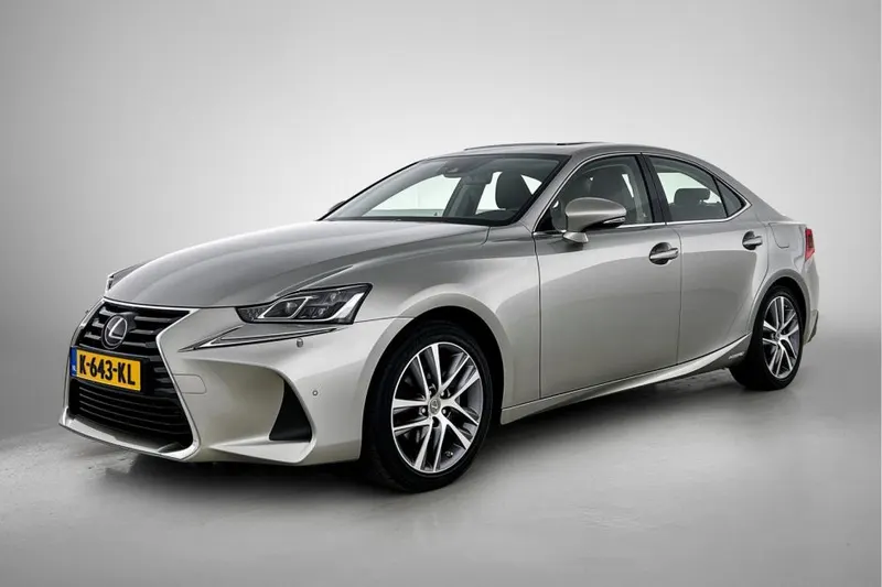 Lexus IS (2021)