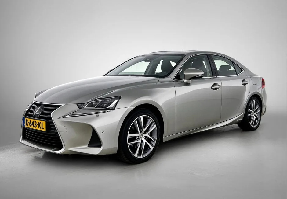 Lexus IS (2021) — foto 1