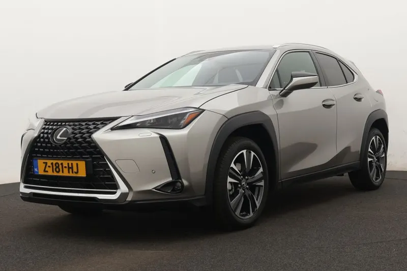 Lexus UX (2024)