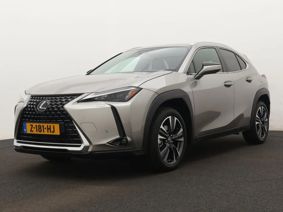 Lexus UX (2024) — foto 1