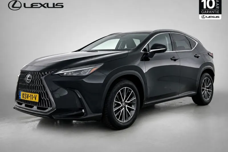 Lexus NX (2023)