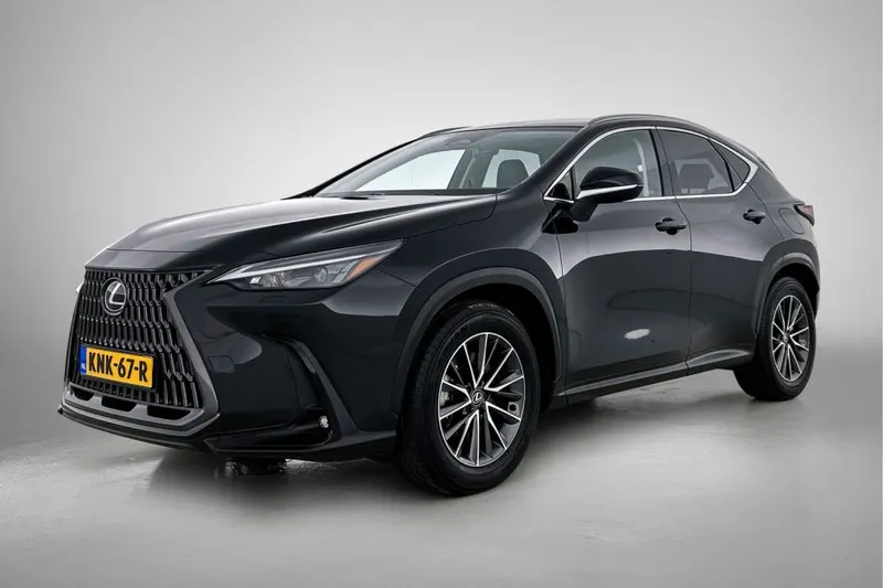 Lexus NX (2025)