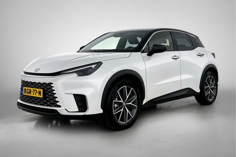 Lexus LBX (2024)