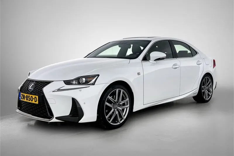 Lexus IS (2019)