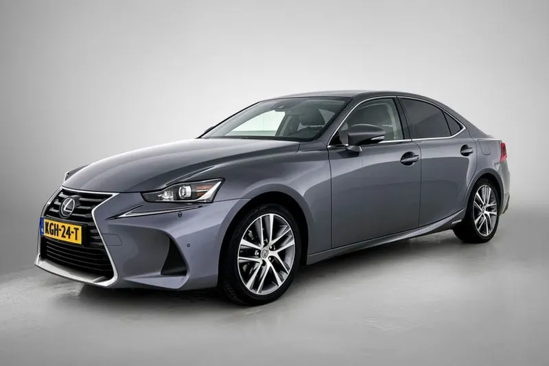 Lexus IS (2019)