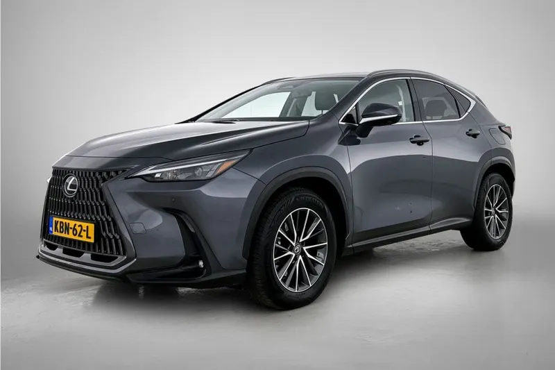 Lexus NX (2022)