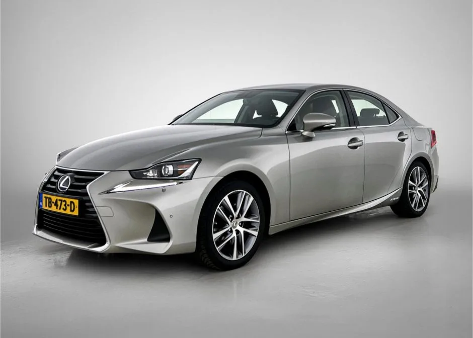 Lexus IS (2018) — foto 1