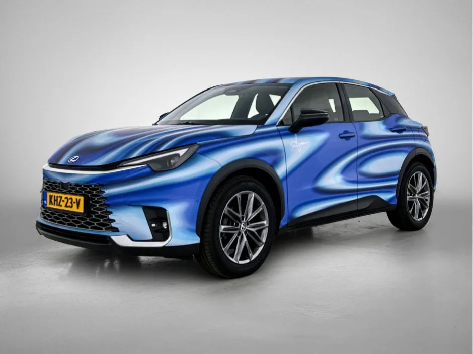 Lexus LBX (2024) — foto 1