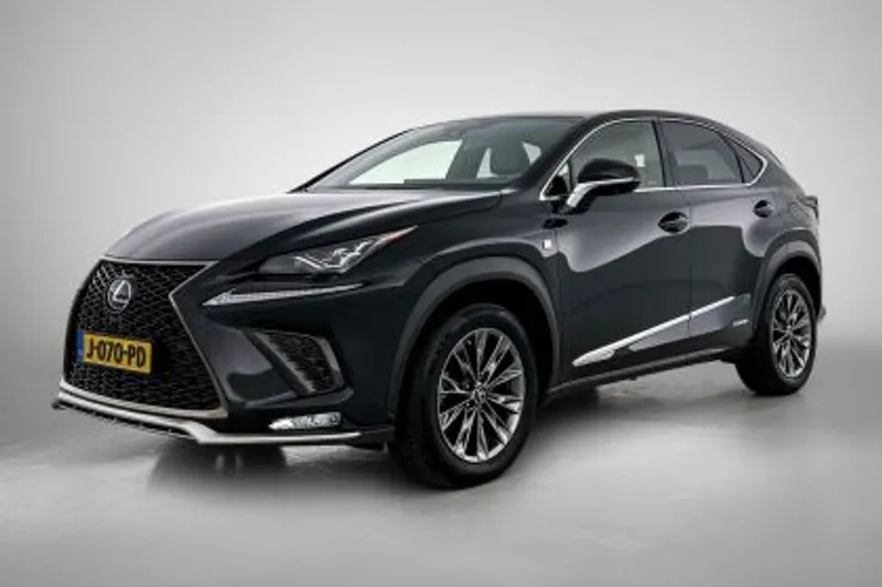 Lexus NX (2020)