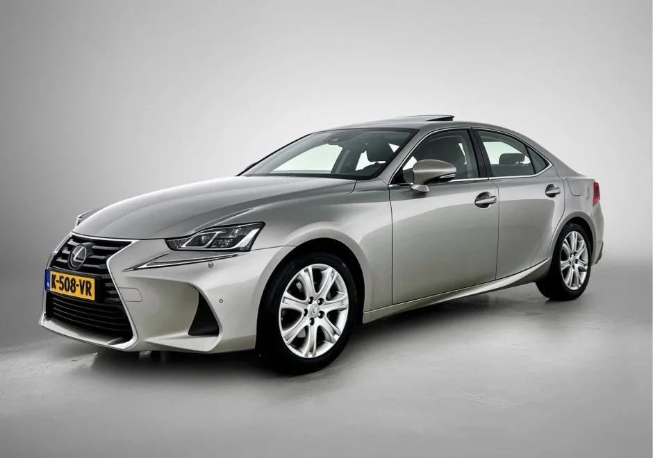 Lexus IS (2021) — foto 1