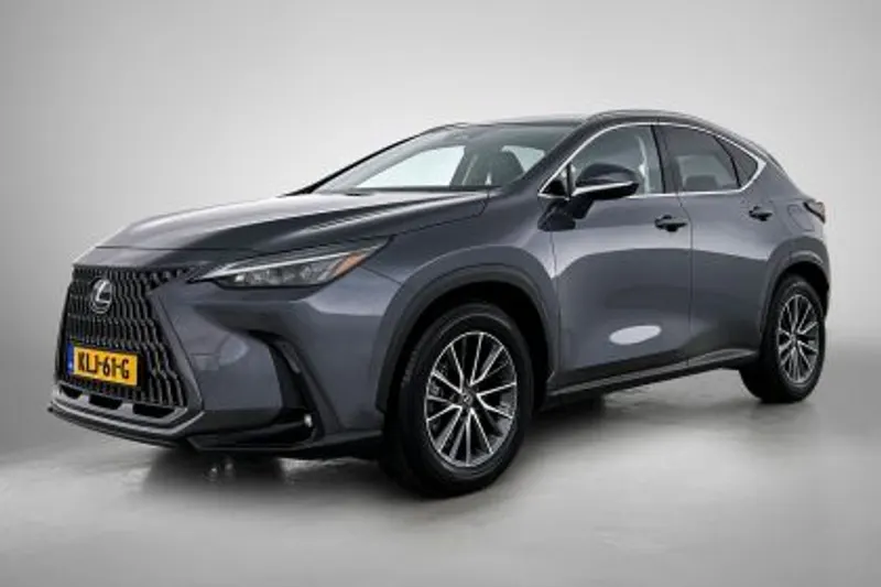 Lexus NX (2025)