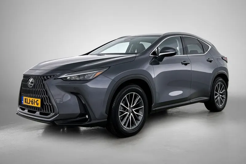 Lexus NX (2025)