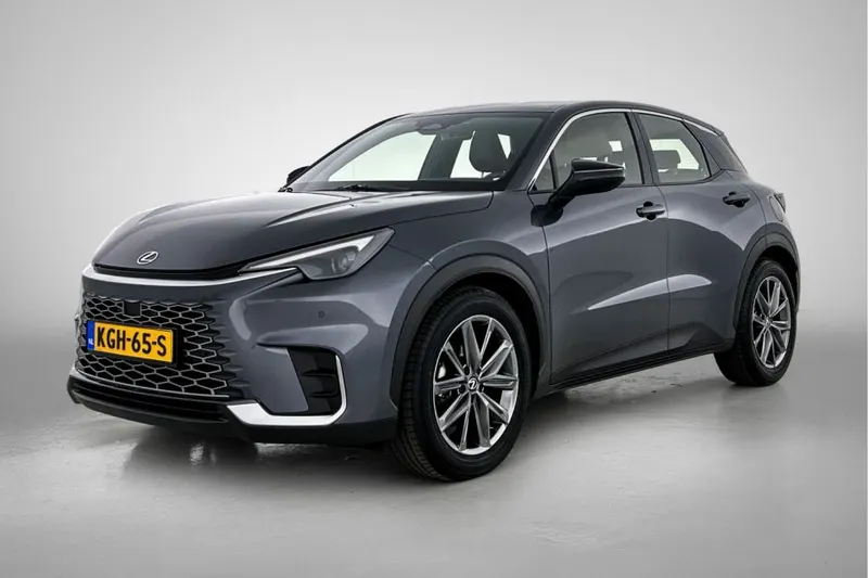 Lexus LBX (2024)