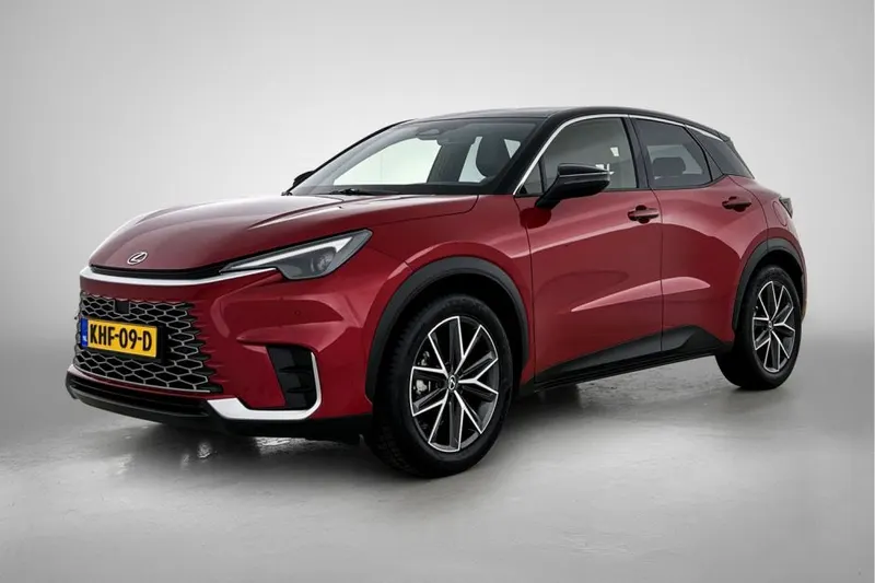 Lexus LBX (2024)