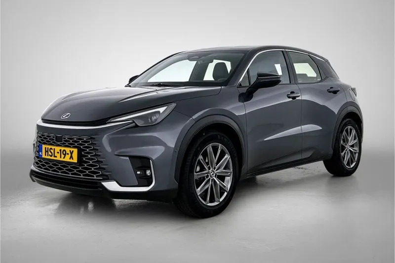 Lexus LBX (2024)