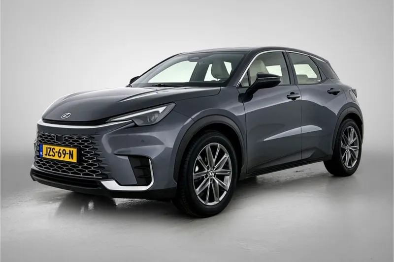 Lexus LBX (2024)