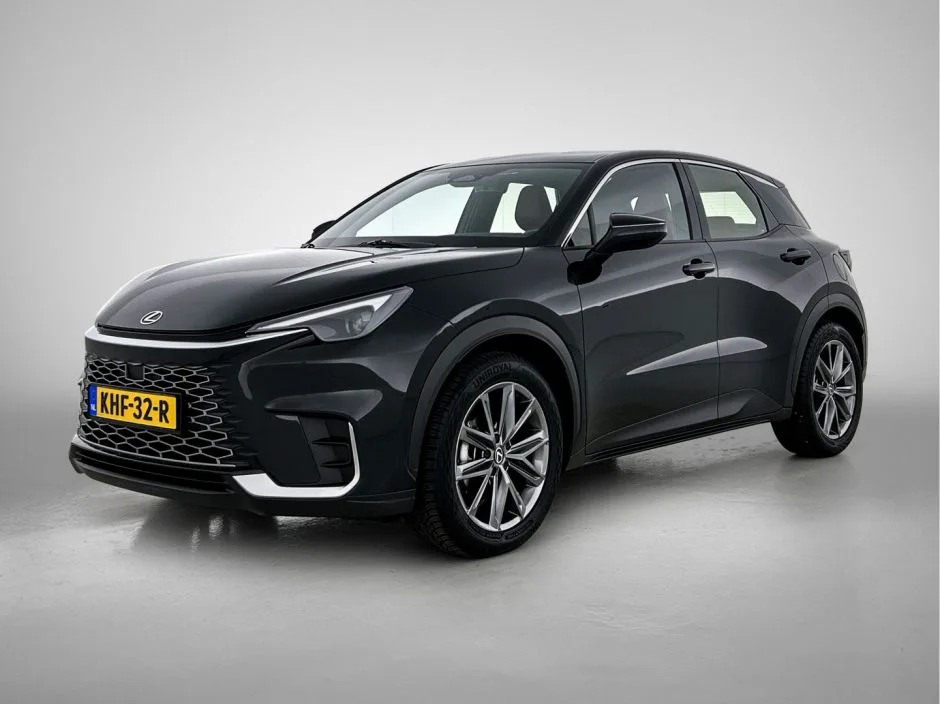 Lexus LBX (2024) — foto 1