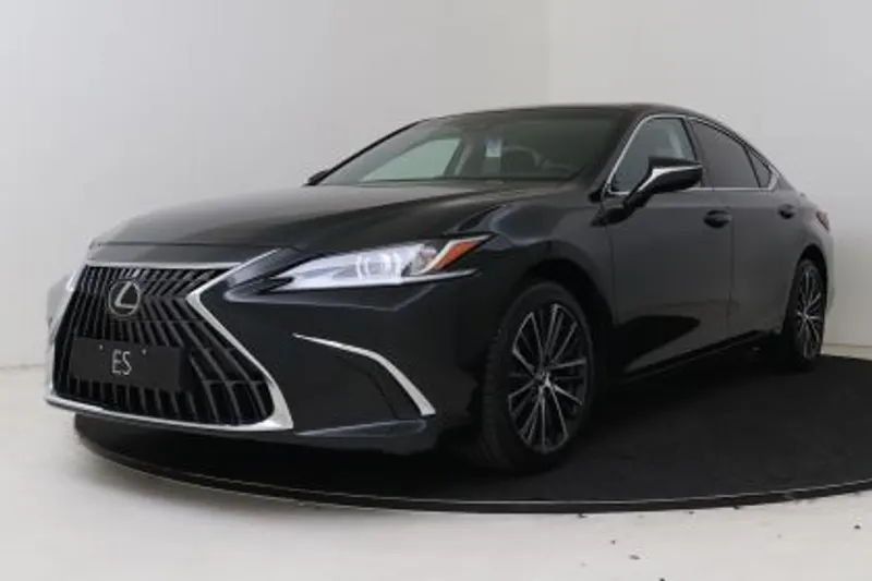 Lexus ES (2025)