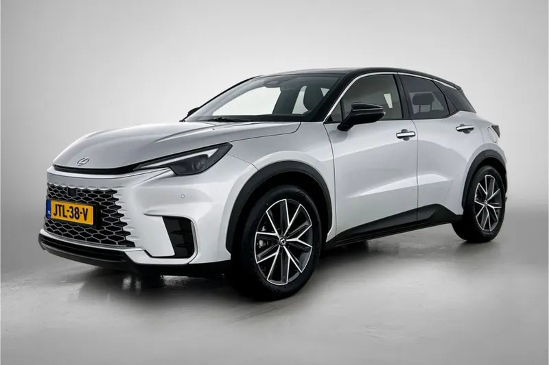 Lexus LBX (2024)