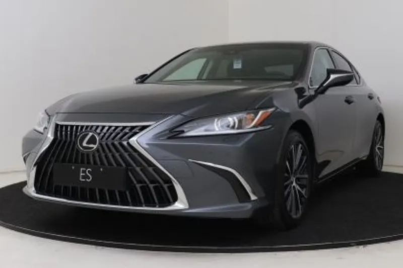 Lexus ES (2025)