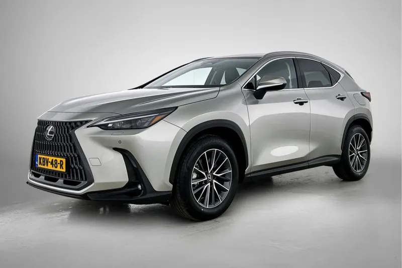 Lexus NX (2025)