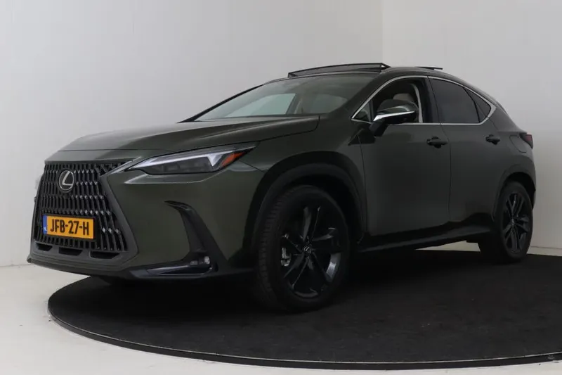 Lexus NX (2025)