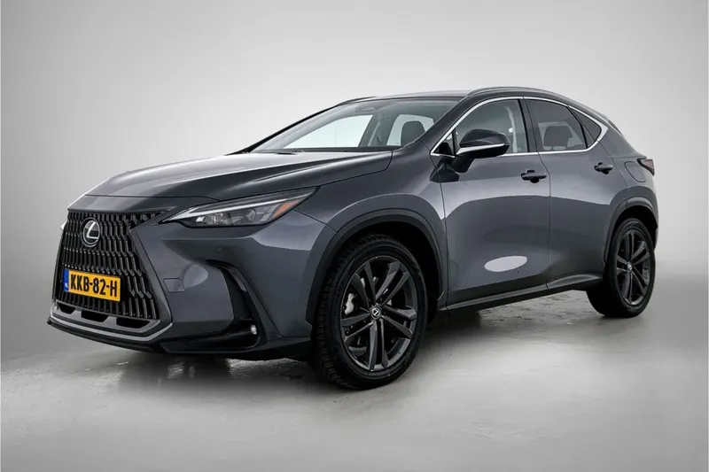 Lexus NX (2023)