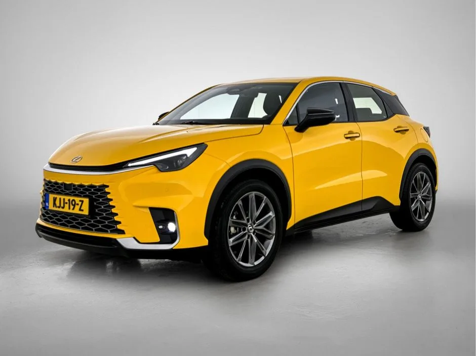 Lexus LBX (2024) — foto 1