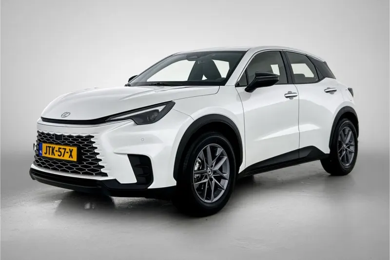 Lexus LBX (2025)