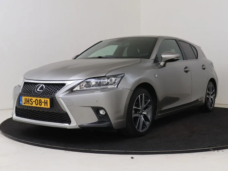 Lexus CT (2016) — foto 1