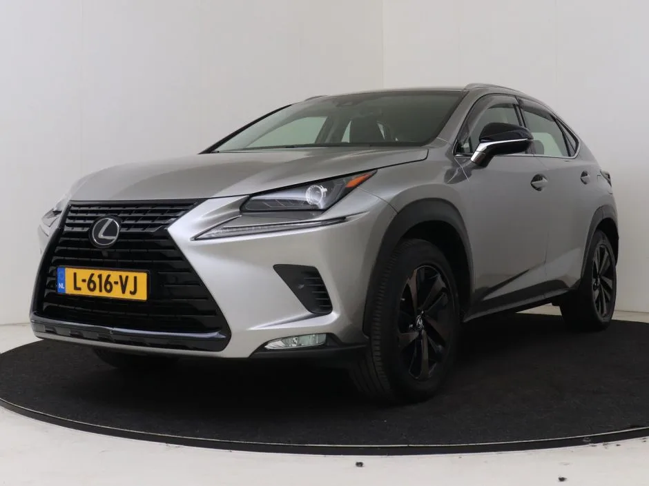 Lexus NX (2019) — foto 1