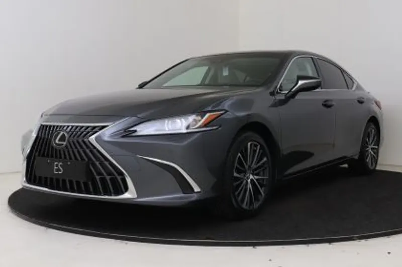 Lexus ES (2025)