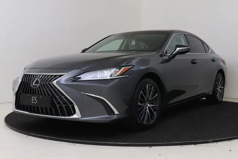 Lexus ES (2025)