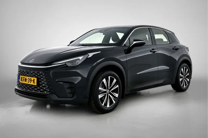 Lexus LBX (2025)
