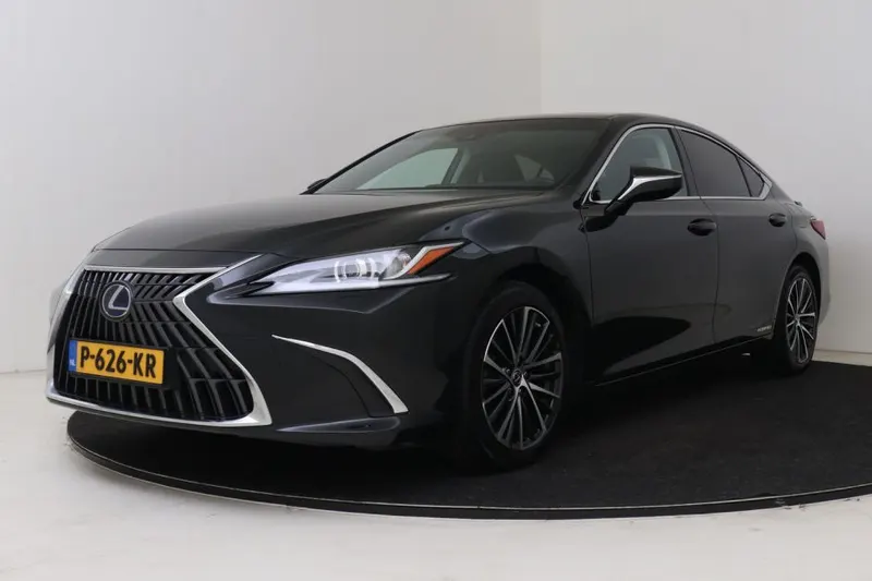Lexus ES (2022)
