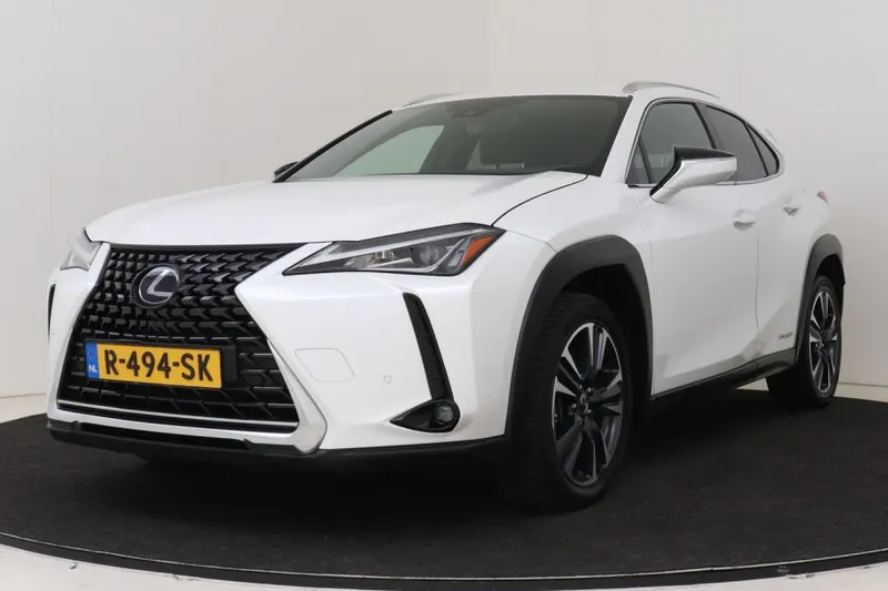 Lexus UX (2021)