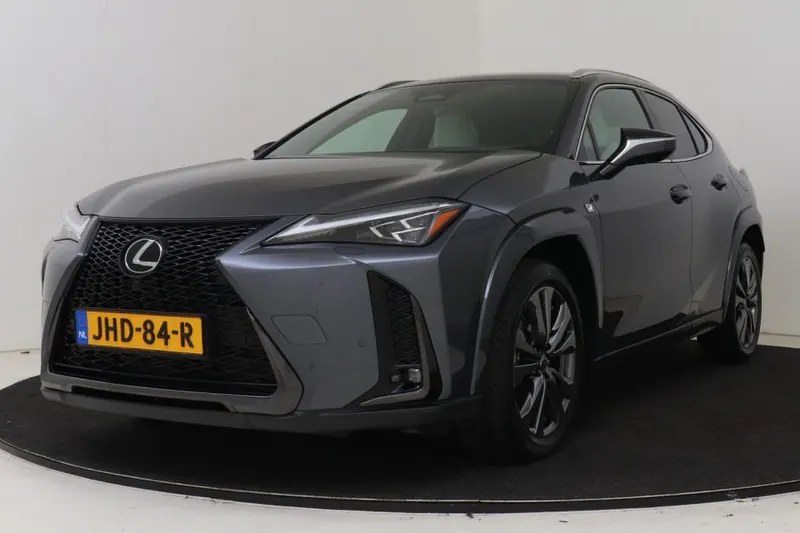 Lexus UX (2025)