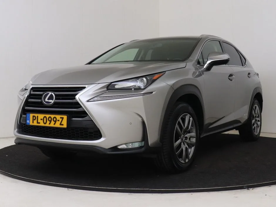 Lexus NX (2017) — foto 1