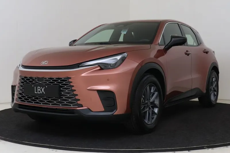 Lexus LBX (2025)