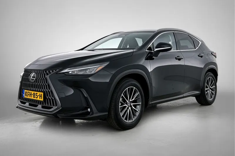 Lexus NX (2025)