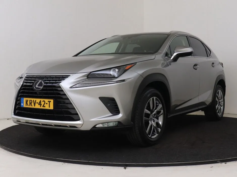 Lexus NX (2020) — foto 1