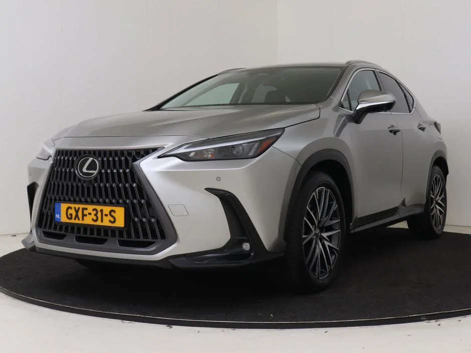 Lexus NX (2024) — foto 1