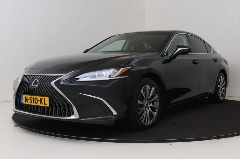 Lexus ES (2021)