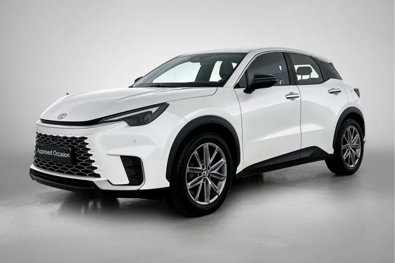 Lexus LBX (2024)
