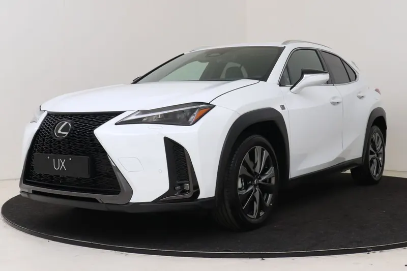 Lexus UX (2025)