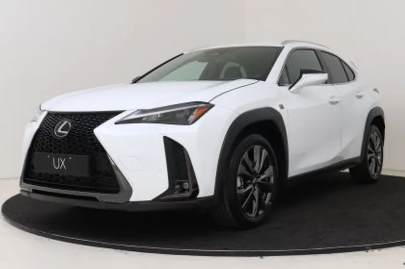 Lexus UX (2025)